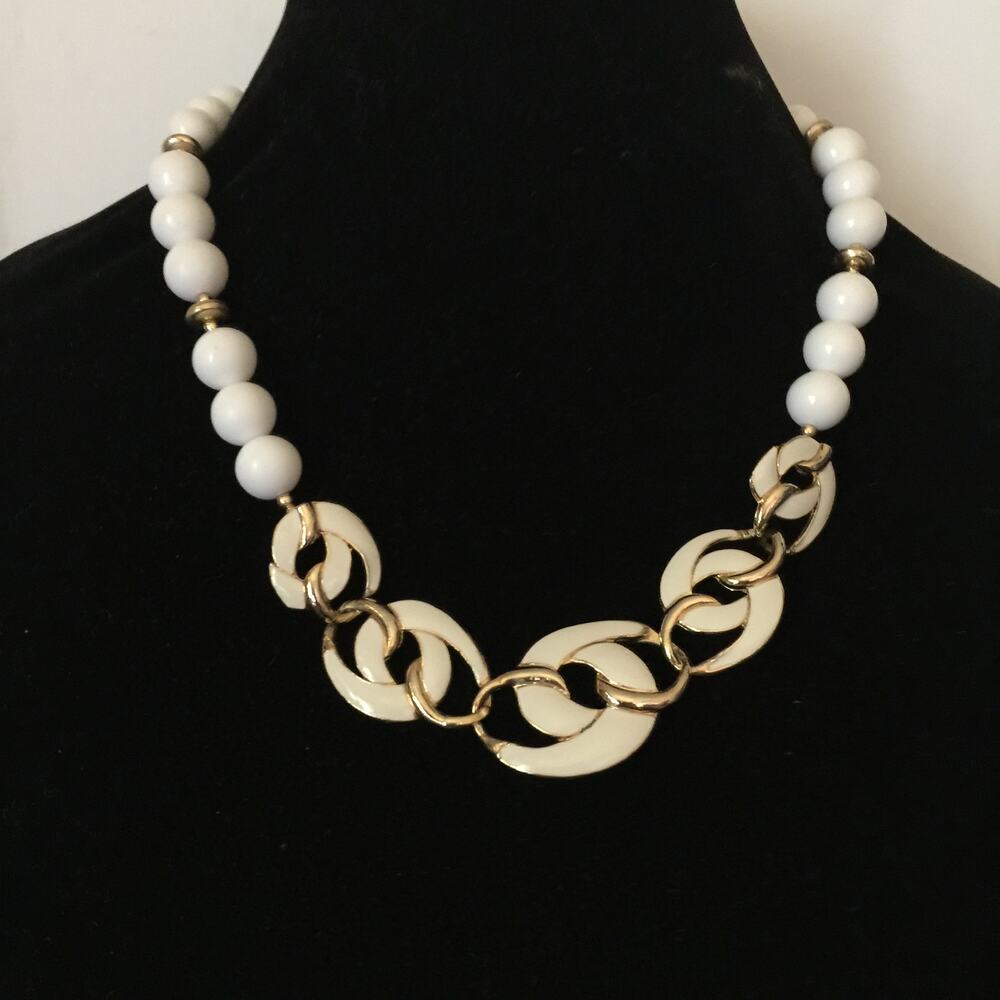 Vintage Trifari Necklace and Earrings set - Picture 2 of 3